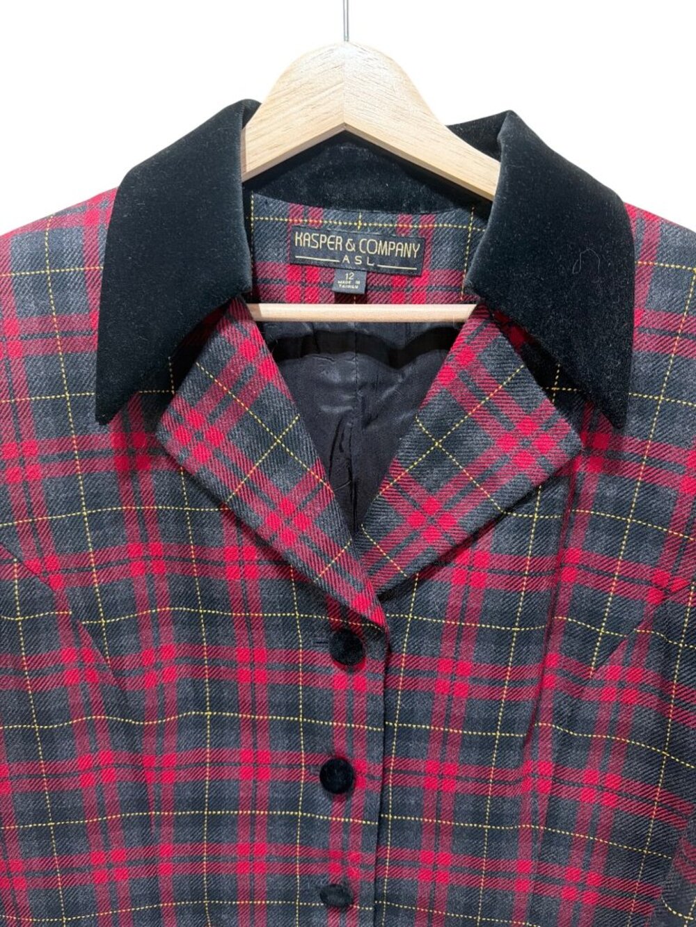 Kasper & Company Vintage 90s Red Tartan Plaid Blazer With Black Velvet Collar & - Picture 3 of 7